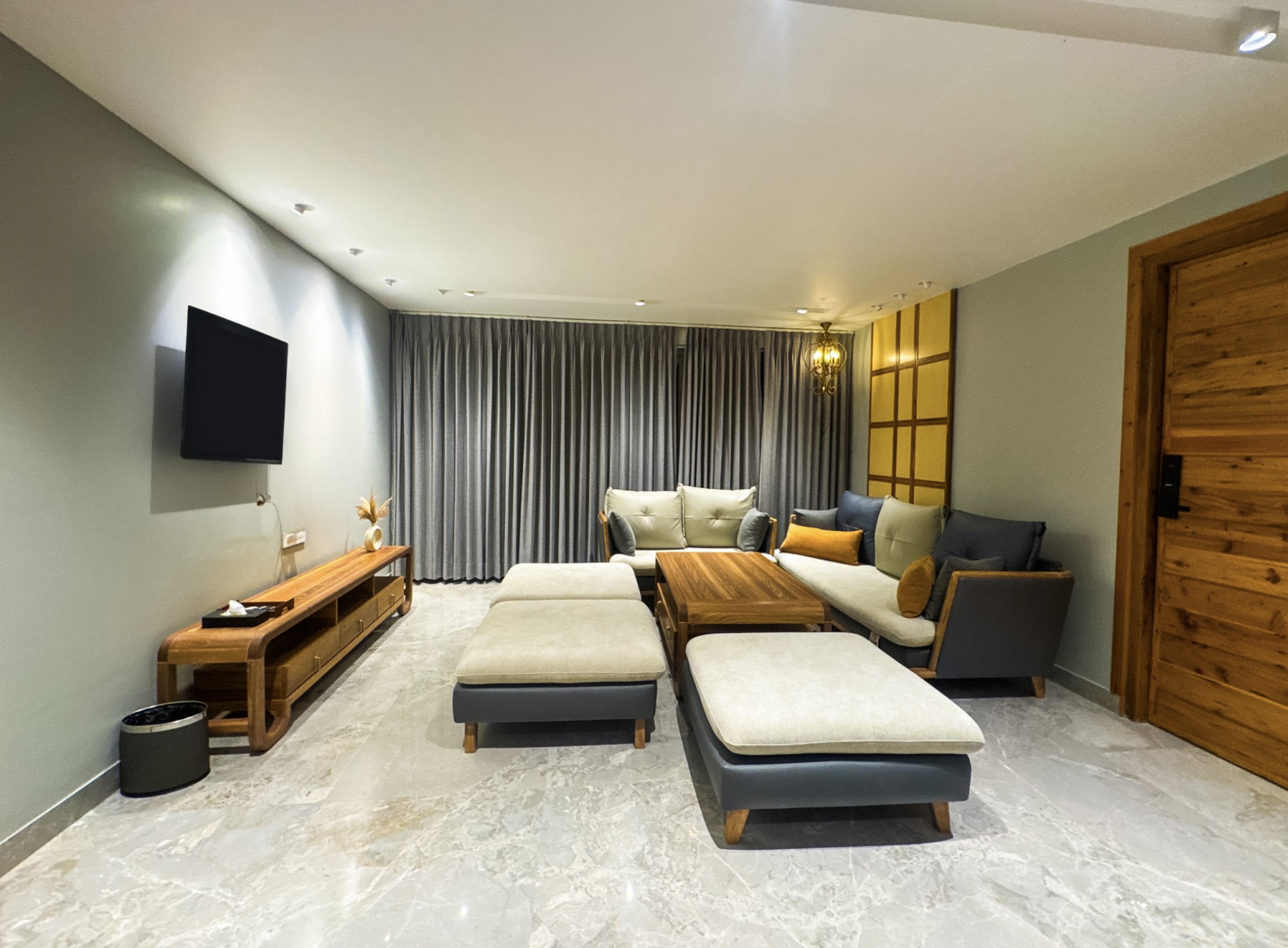 Falcon Floor (With Kitchen, Garden & Living Room) Living Area